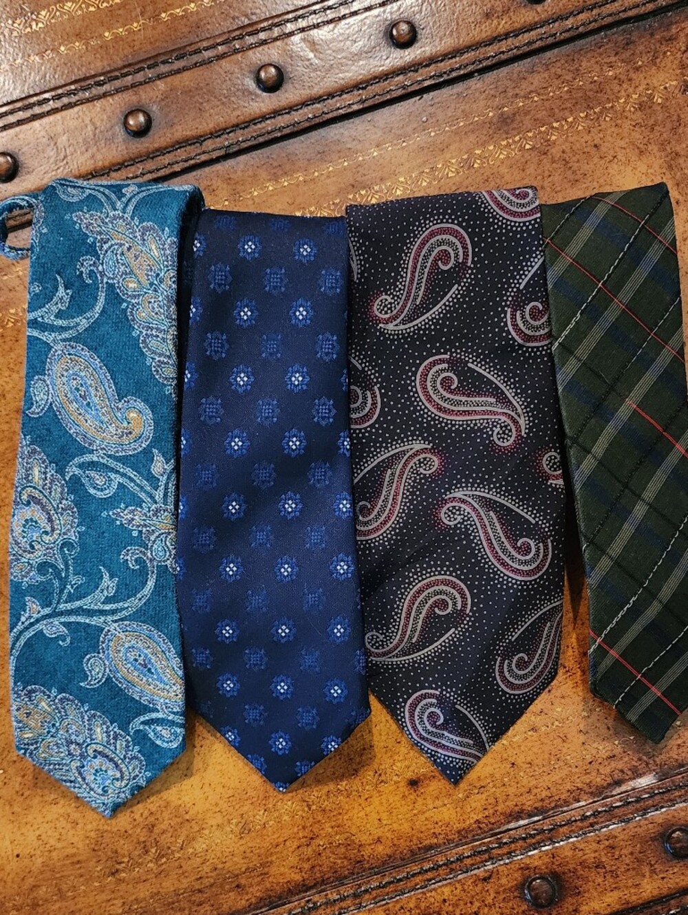 4pc Men’s Silk Tie Lot Nordstrom Don Loper Van Heusen Vintage Metcalf Cravats